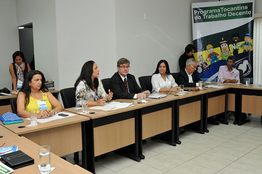 Defensora pública Maurina Jácome Santana durante a reunião do Comitê  Gestor e grupo de Trabalho Executivo.