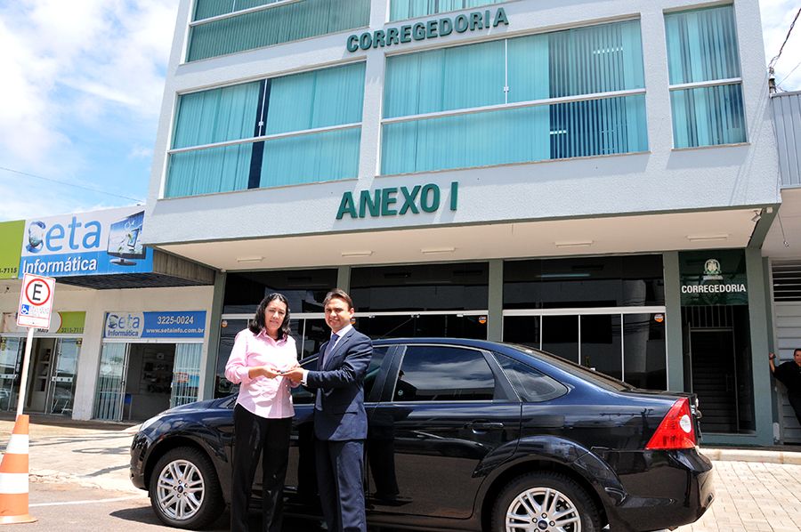 Corregedora geral em exercício, defensora Maria de Lourdes Vilela e o defensor geral, Marlon Amorim
