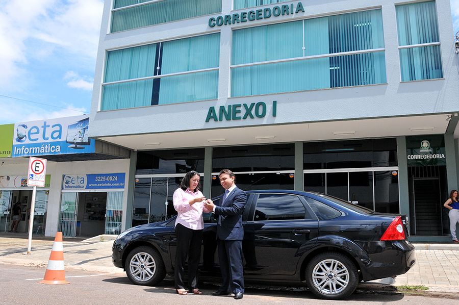 Corregedora geral em exercício, defensora Maria de Lourdes Vilela e o defensor geral, Marlon Amorim