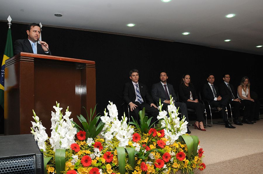 Defensor público Arthur Luis Pádua durante pronunciamento