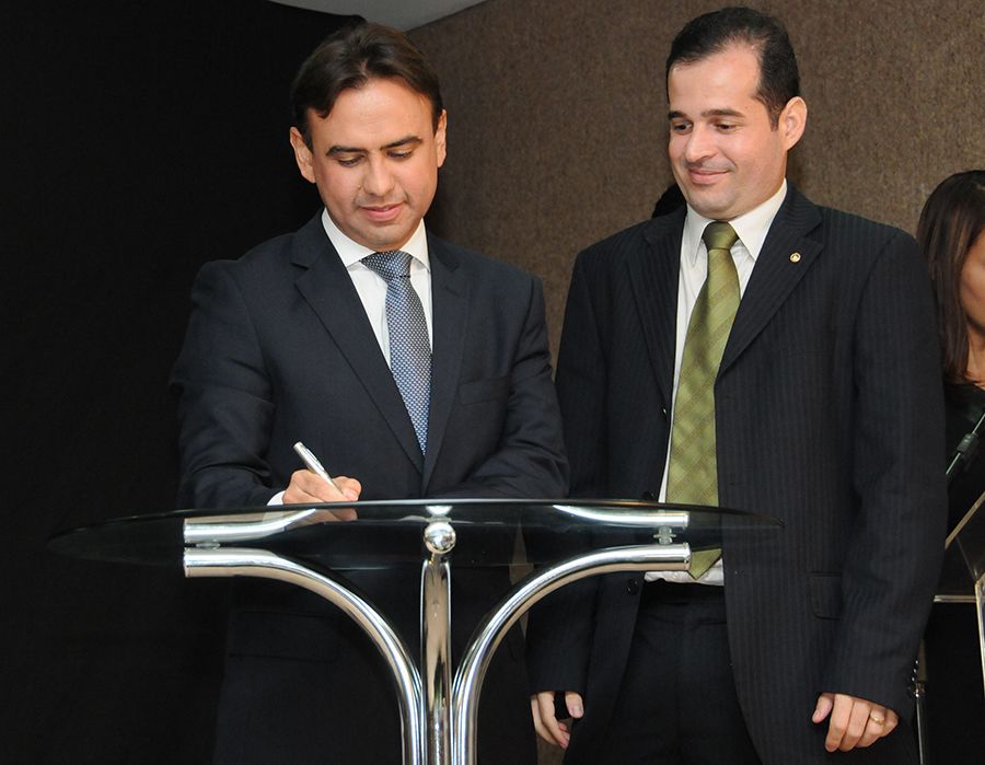 Defensor público geral, Marlon Amorim assina Termo de Posse do defensor José Raphael Silverio