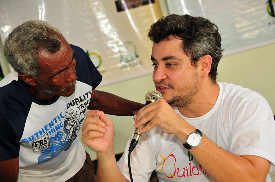 Defensor público e coordenador do DPAGRA, Pedro Alexandre durante atentimento