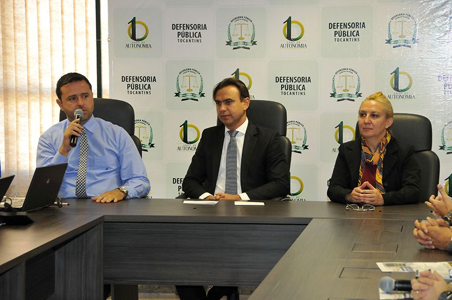 Defensor público e coordenador do NUSA, Arthur Pádua, defensor público geral, Marlon Amorim e a promotora de justiça Roseli Pery