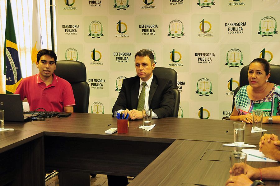 Defensor público geral em exercício, Alexandre Augustus Elias El Zayek (c), corregedora geral em substituição, defensora pública Maria de Lourdes Vilela e o servidor Lucas Ferreira Cunha