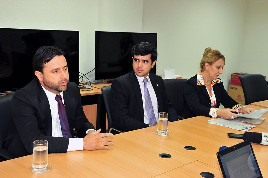 Defensor público e coordenador do NUSA, Arthur Pádua, procurador da República, Fernando Antônio Alves de Oliveira Júnior e a promotora de Justiça Maria Roseli de Almeida Pery