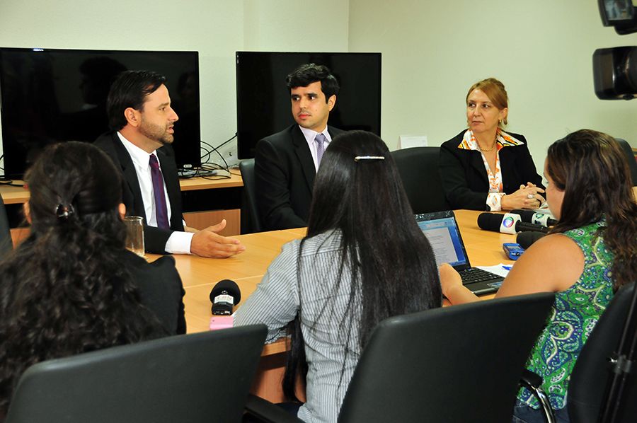 Defensor público e coordenador do NUSA, Arthur Pádua, procurador da República, Fernando Antônio Alves de Oliveira Júnior e a promotora de Justiça Maria Roseli de Almeida Pery