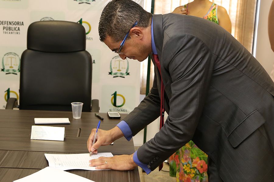 Defensor público Neuton Jardim durante votação