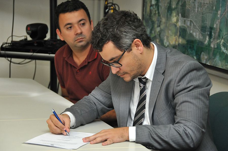 Coordenador do DPAGRA, Pedro Alexandre Conceição Aires Gonçalves durante assinatura do Termo