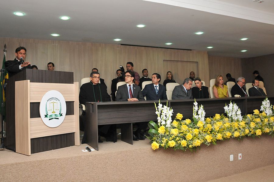 Defensor público geral, Marlon Amorim, durante juramento