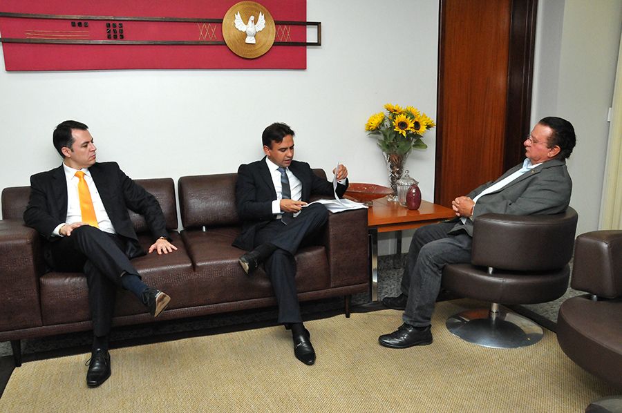 Subdefensor geral, Alexandre Elias El Zayek, defensor público geral, Marlon Amorim e o secretário-chefe da Casa Civil, Renan de Arimatéia