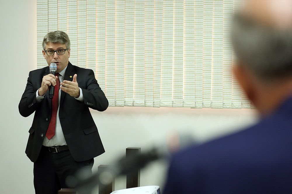 Defensor público-geral Fábio Monteiro dos Santos durante evento
