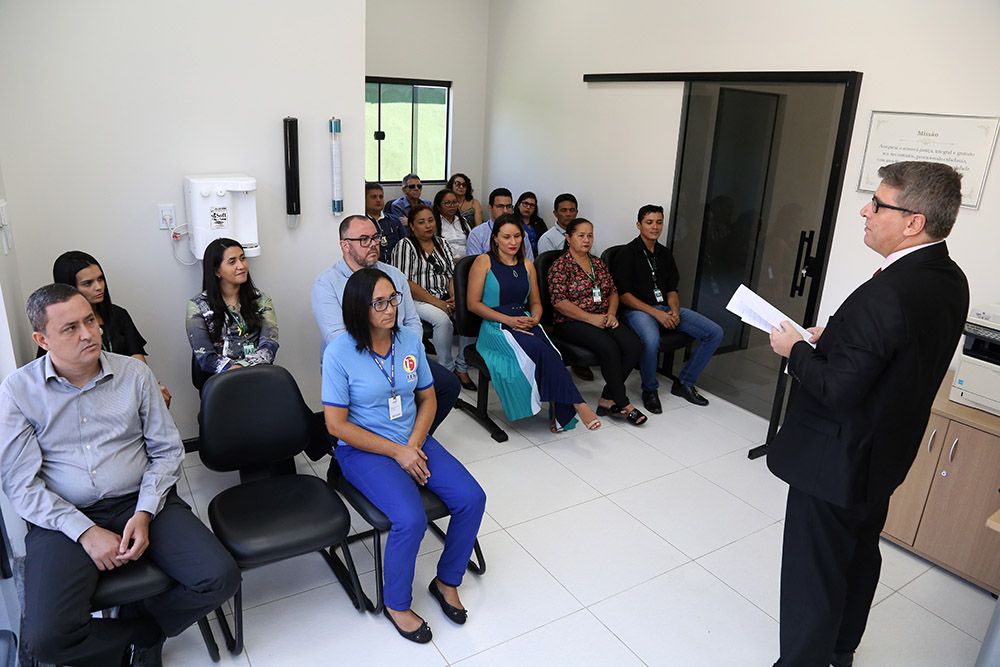 Fábio Monteiro durante visita a nova sede