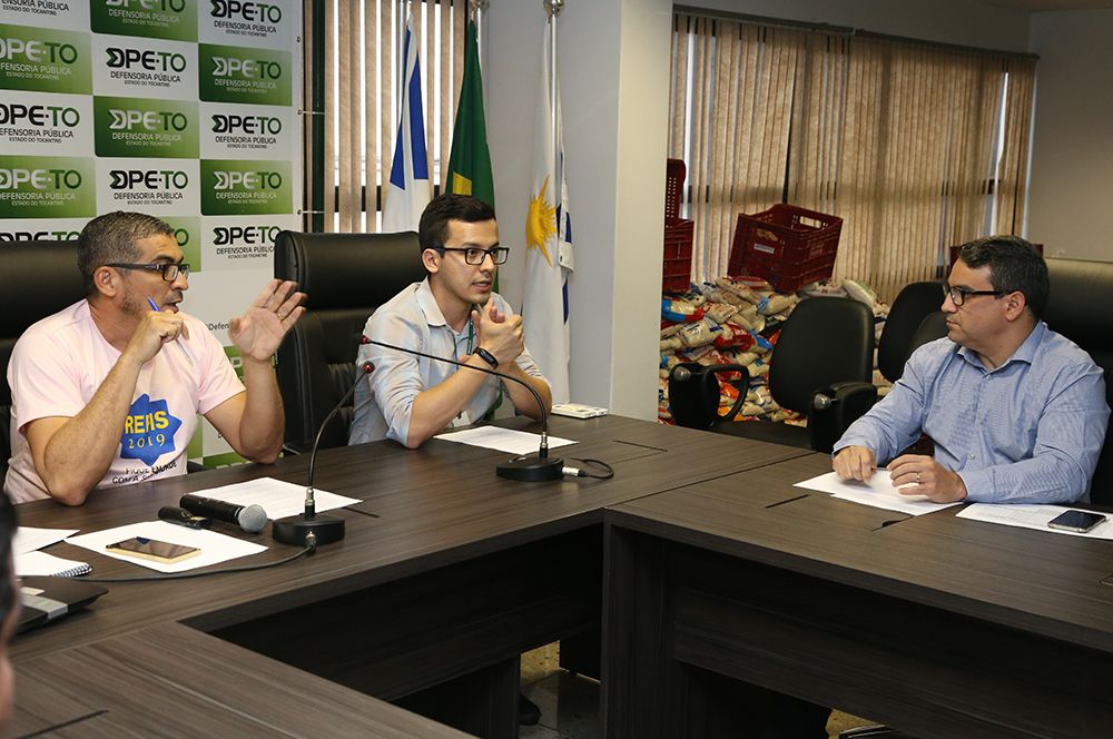 Diretor-geral da Esdep, Neuton Jardim, durante apresentação da Escola