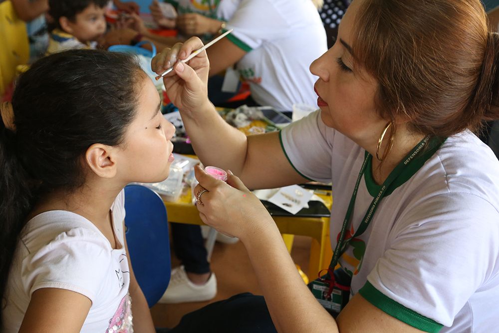 As crianças aproveitaram a pintura facial