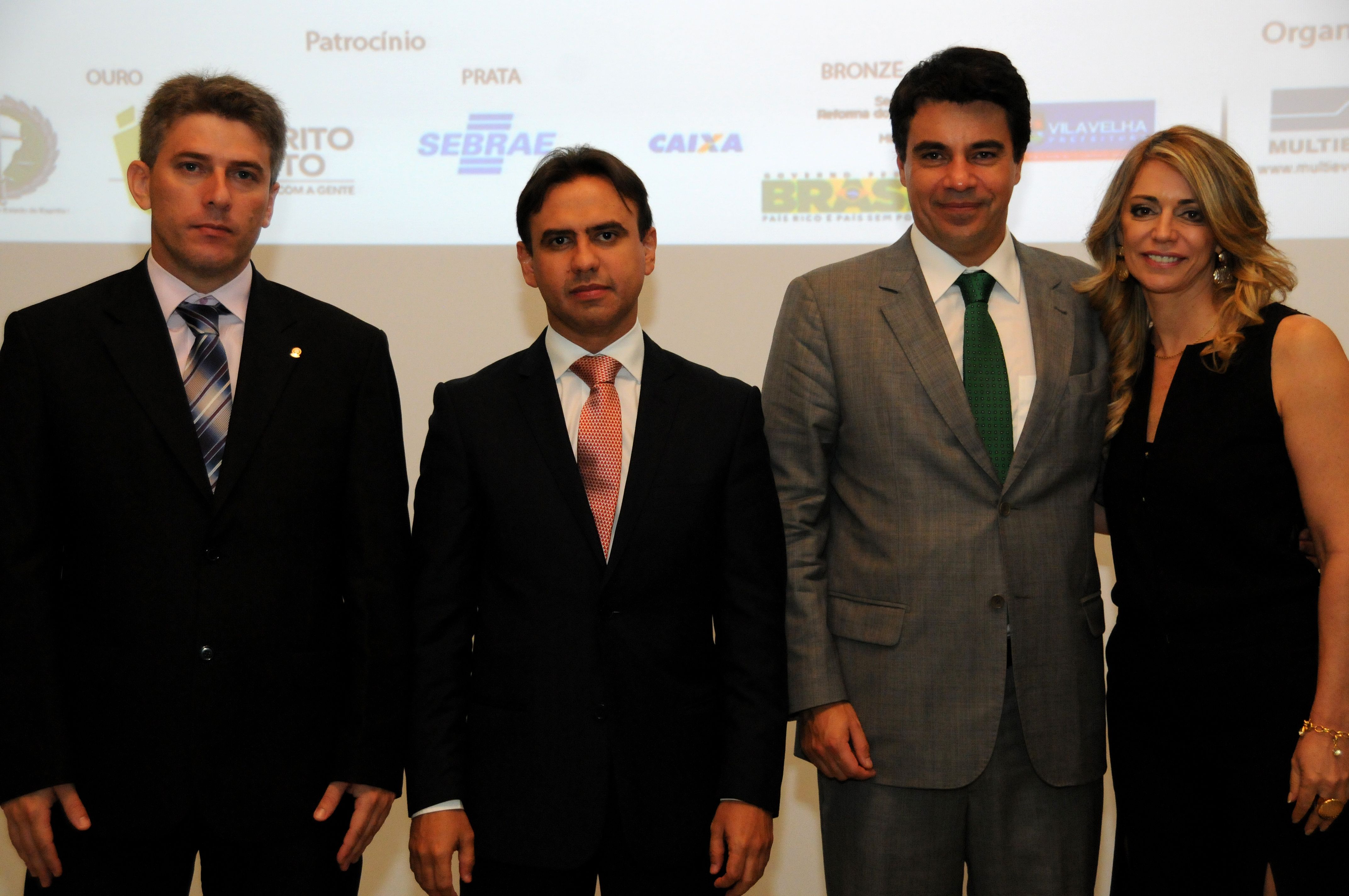 Presidente da Associação dos Defensores Públicos do Estado do Tocantins, Fábio Monteiro dos Santos, defensor público geral, Marlon Amorim, secretário de Reforma do Judiciário, Flávio Caetano e a corregedora geral, Estellamaris Postal