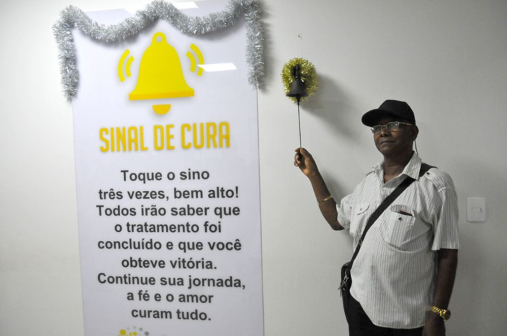José recebeu a cura e tocou o sino
