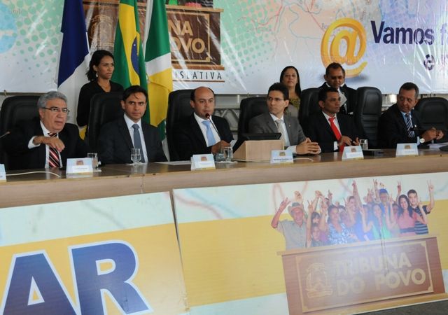 Mesa de abertura do Parlamento Popular em Gurupi