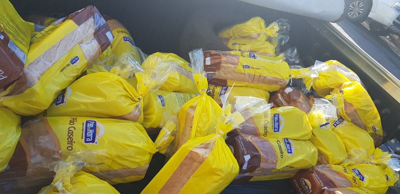 Pães foram doados por meio do programa Mesa Brasil