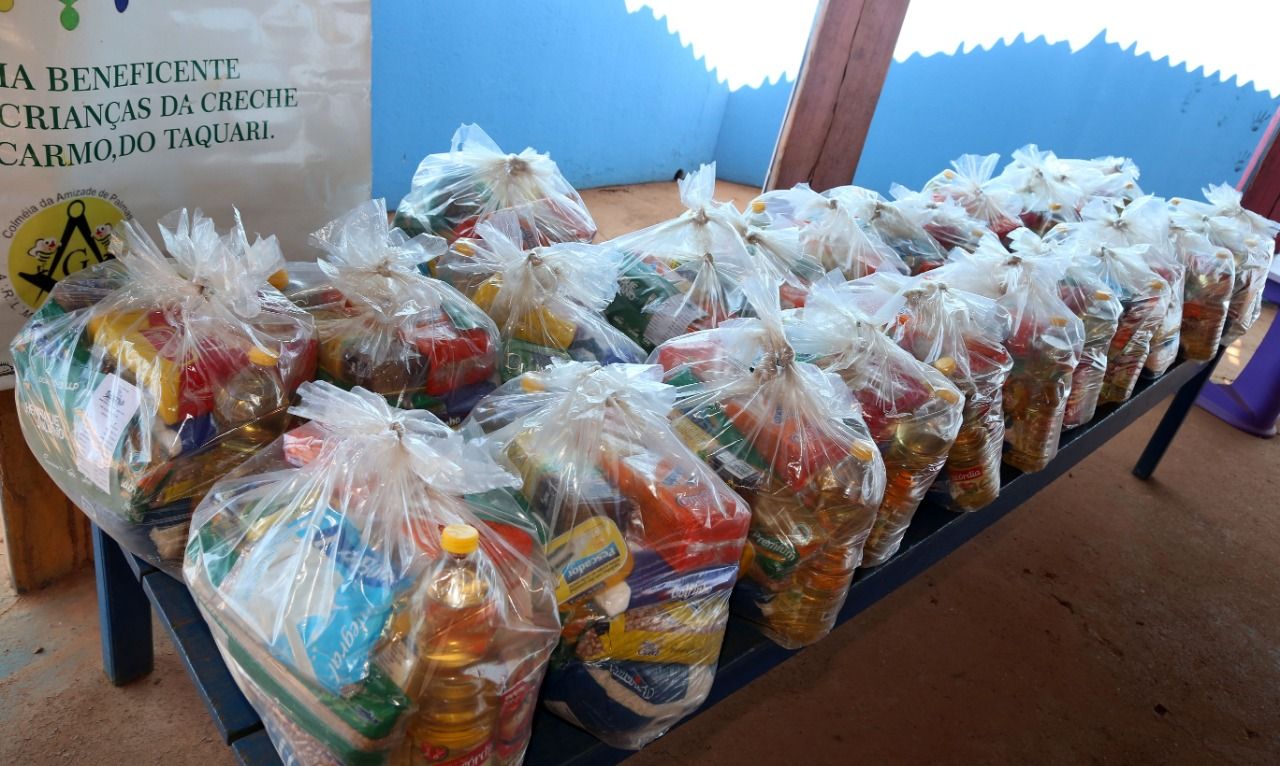 Cestas entregues à Creche Comunitária Monte do Carmo
