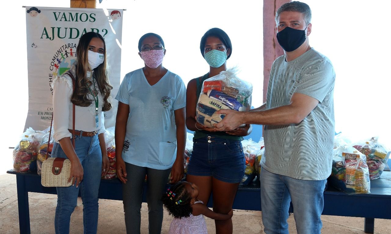 Cesta entregue na Creche Comunitária Monte do Carmo