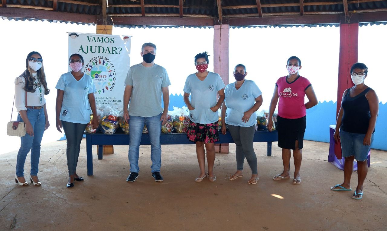 Entrega de cestas na Creche Comunitária Monte do Carmo