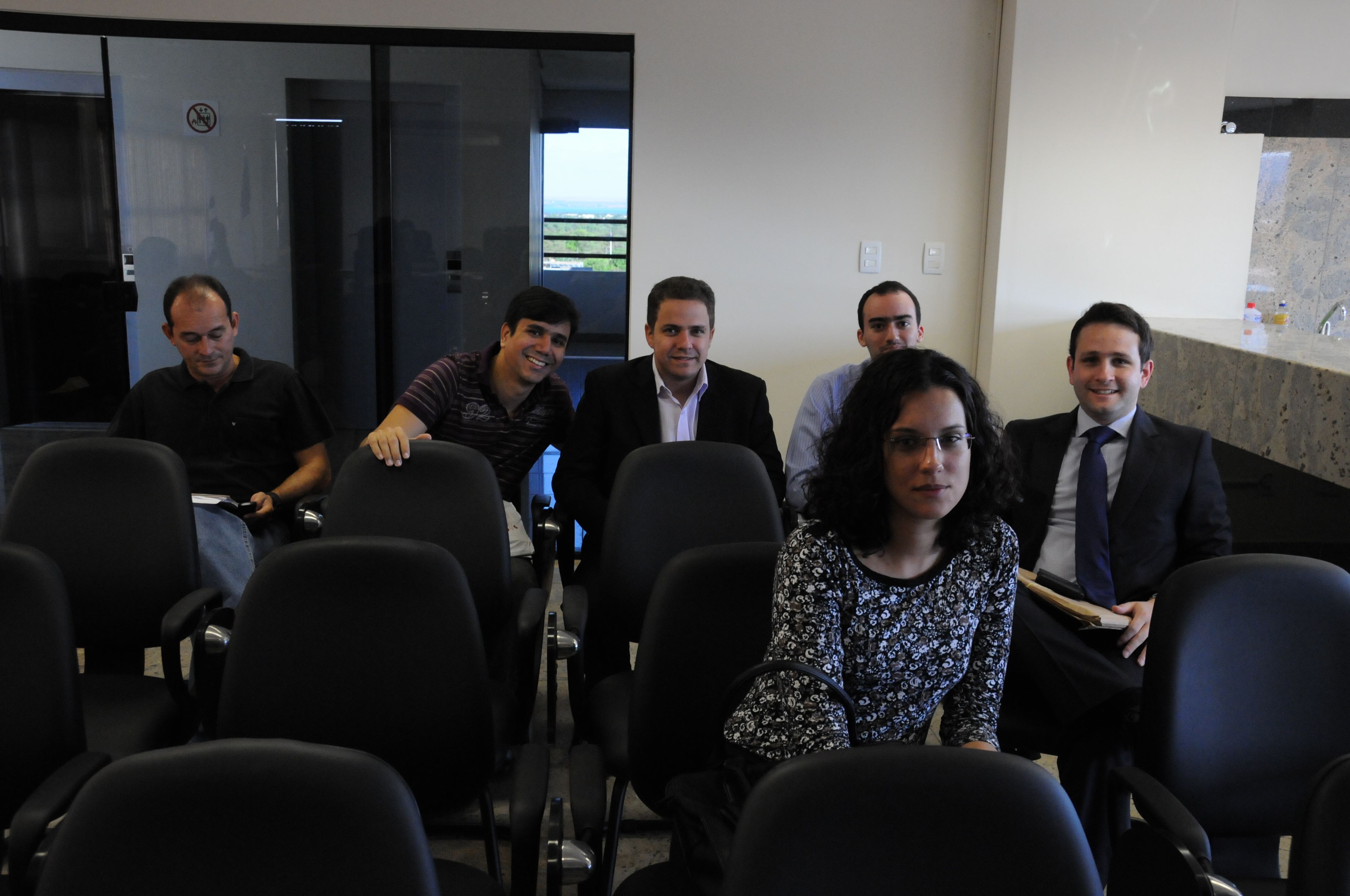 Candidatos aguardando a entrega de documentos