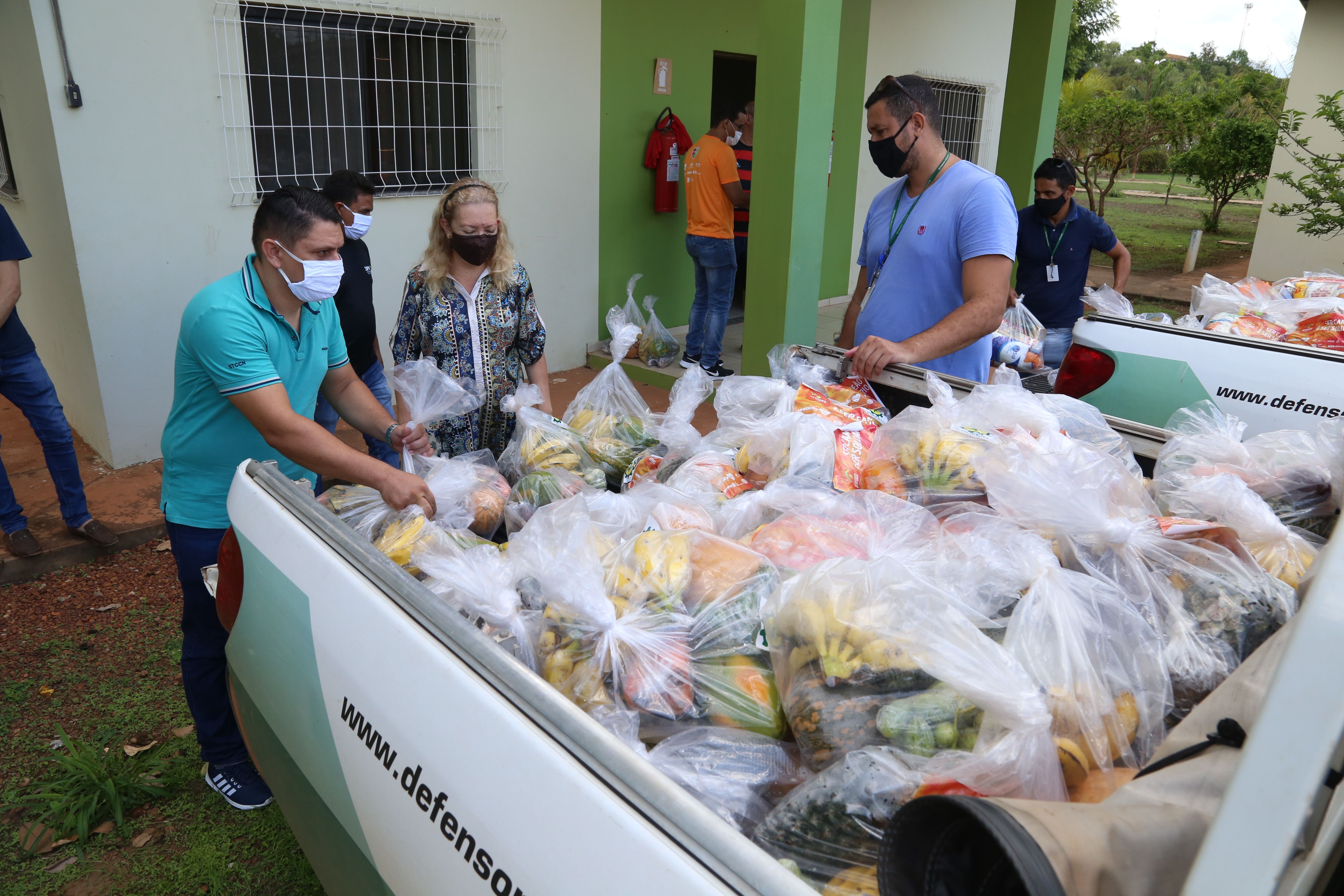 Alimentos doados ao Lar Batista, em Luzimangues