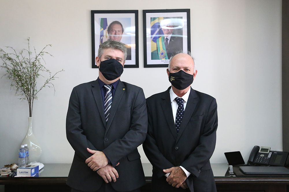 Defensor público geral Fábio Monteiro com o governador em exercício Helvécio de Brito Maia Neto