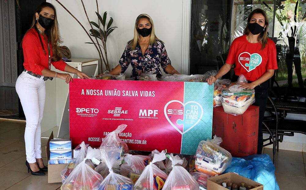 Equipe do SOS que fez a entregue ao Instituto Frankel Rodrigues da Silva