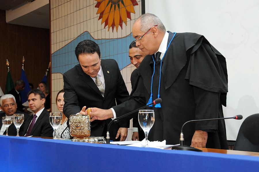 Presidente do TCE,Wagner Praxedes, vice-governador João Oliveira e diretor geral dos correios Paulo Werneck durante  Lançamento do Selo e Carimbo dos 25 Anos do TCE