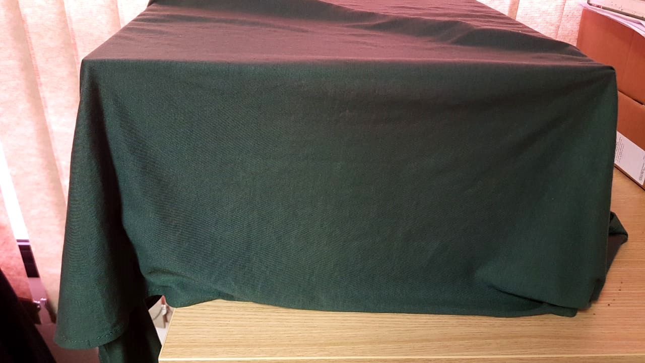 Pano utilizado para o descerramento da placa de lançamento da pedra fundamental