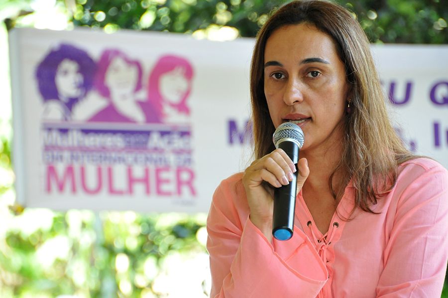 Defensora pública e coordenadora do NUDEM - Vanda Sueli Machado durante pronunciamento