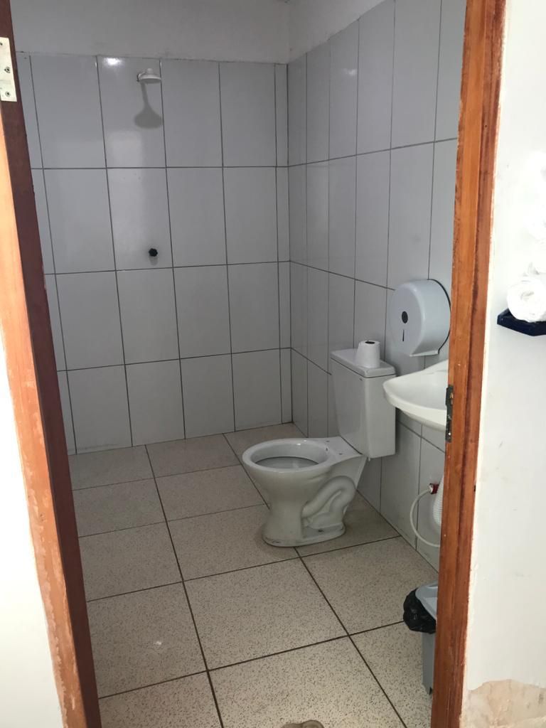 Banheiro é utilizado por pessoas em situação de rua