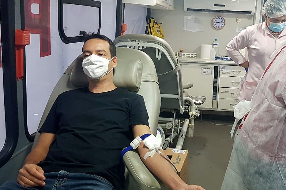 Vinícius Sá, servidor da DPE, também fez questão de ser doados