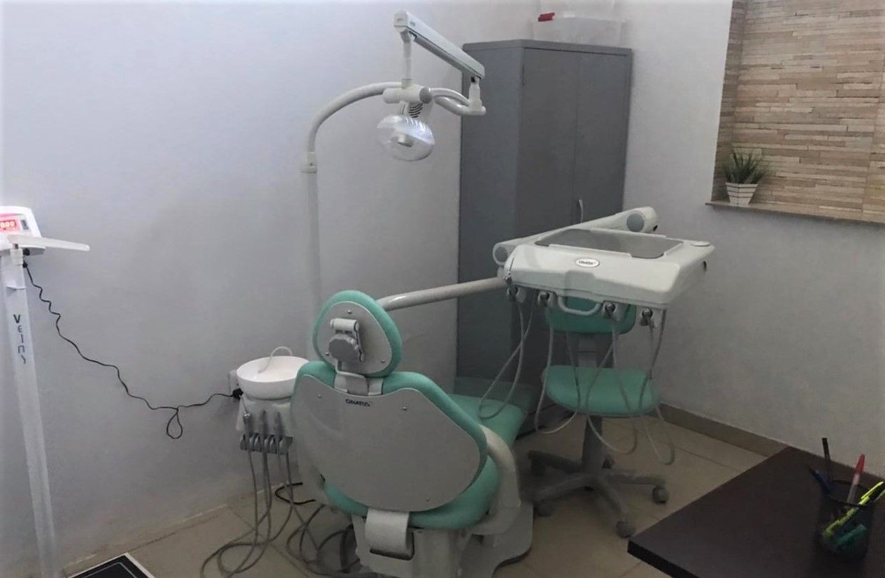 Consultório conta com cadeira odontológica adquirida por meio de convênio com a Seciju