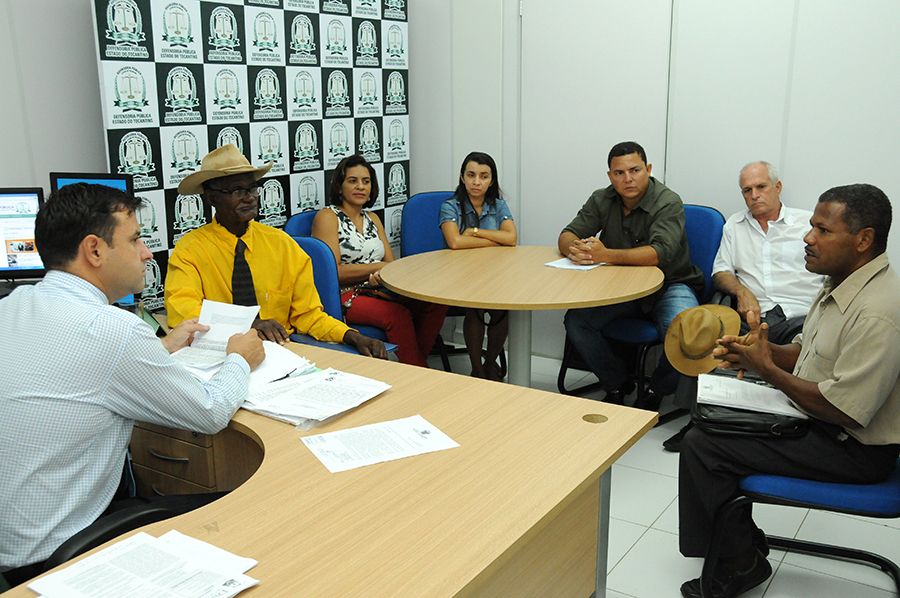 Defensor público Arthur Luis Pádua  recebe representantes do setor Lago Norte