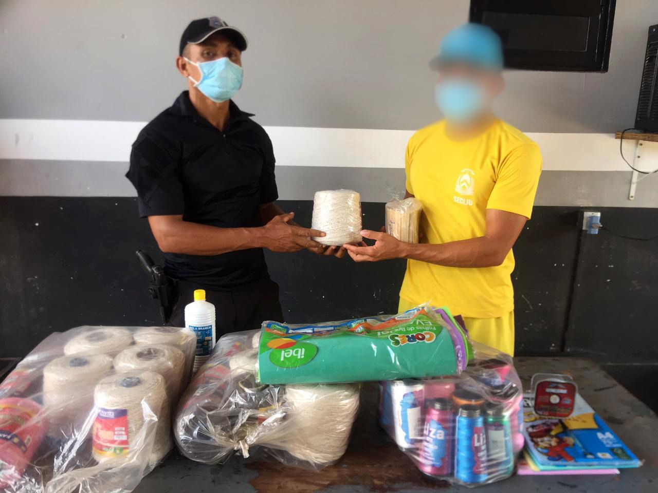 Reeducando utiliza material para artesanato para remissão de pena