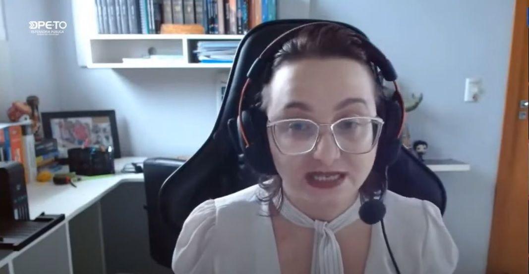 Karine Domingos Souza mediou palestra sobre violência doméstica