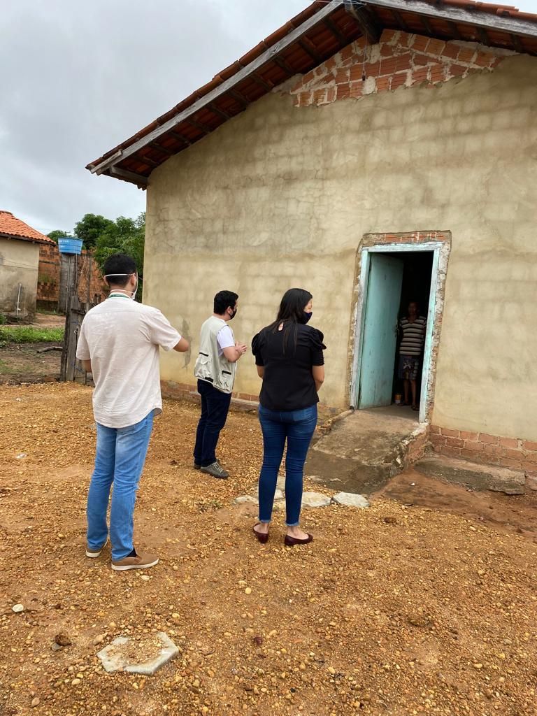 Defensor conversou com os moradores para saber a qualidade da água que está sendo entregue nas residências