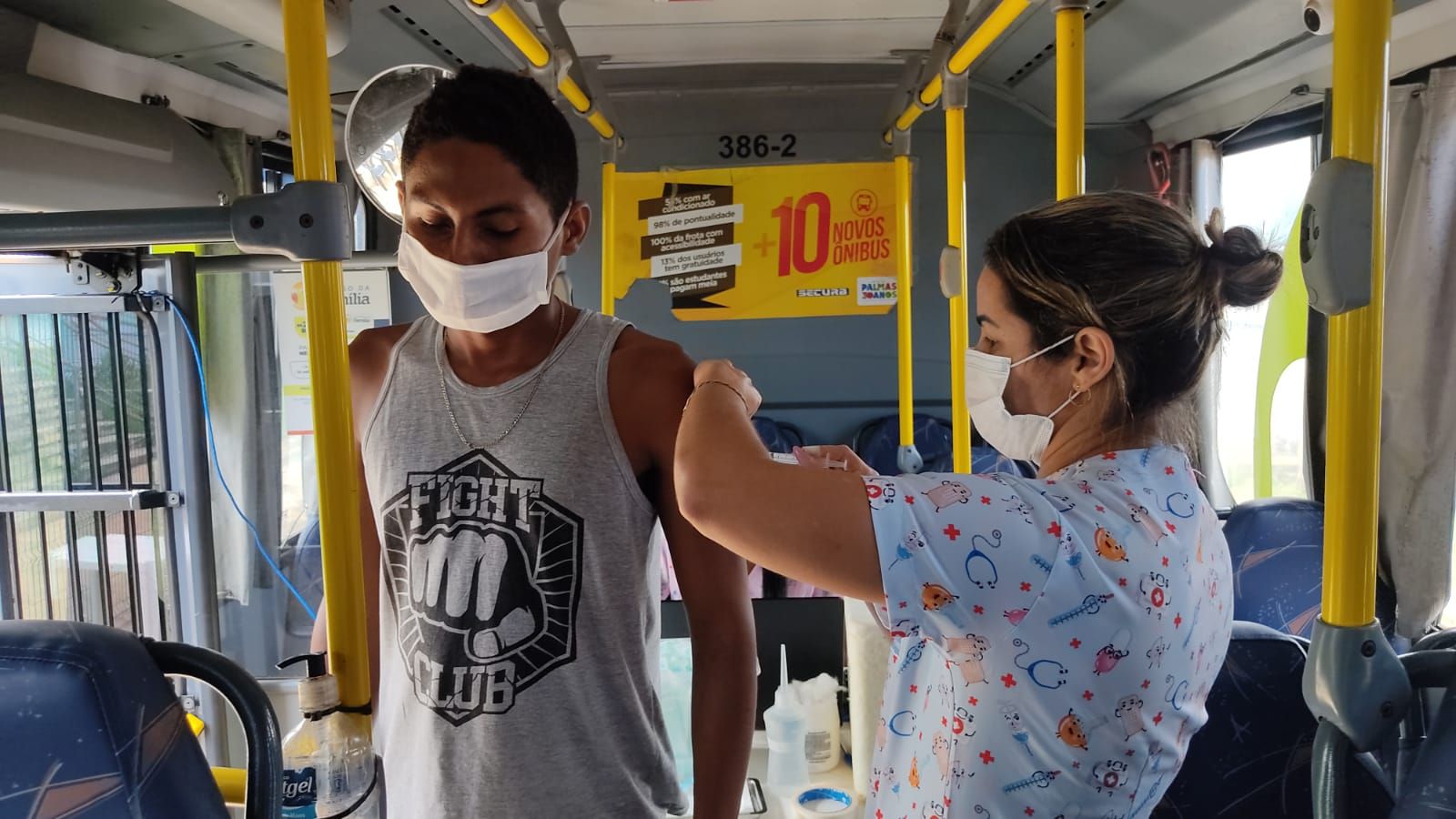 Assistidos(as) aproveitaram a ação para atualizar o cartão de vacinas