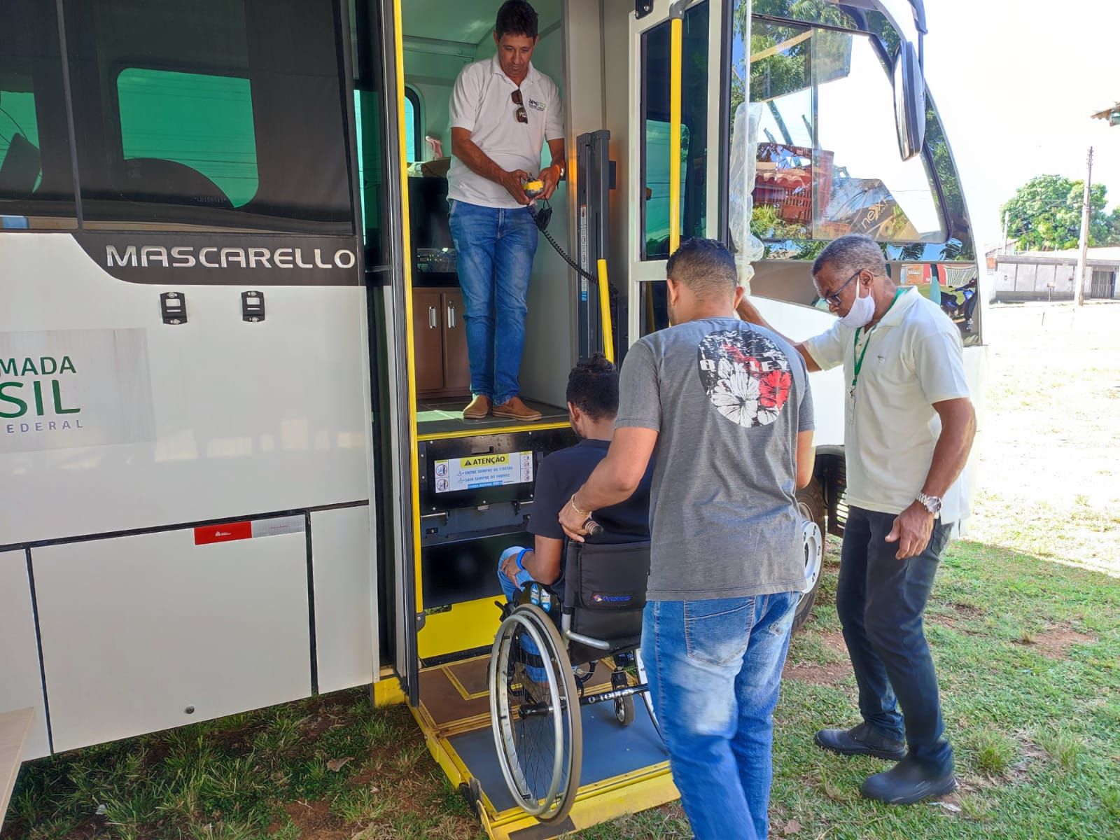 A unidade móvel é adaptada para oferecer acessibilidade a todos e todas