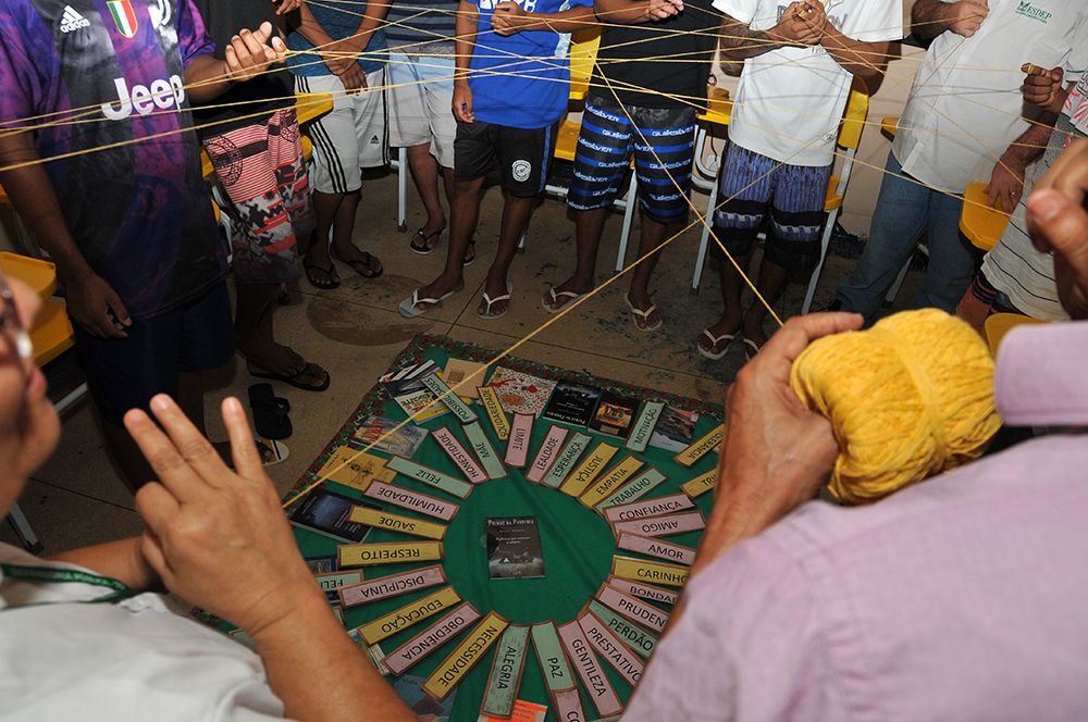 Nesta etapa, os adolescentes participaram de algumas dinâmicas dialogais