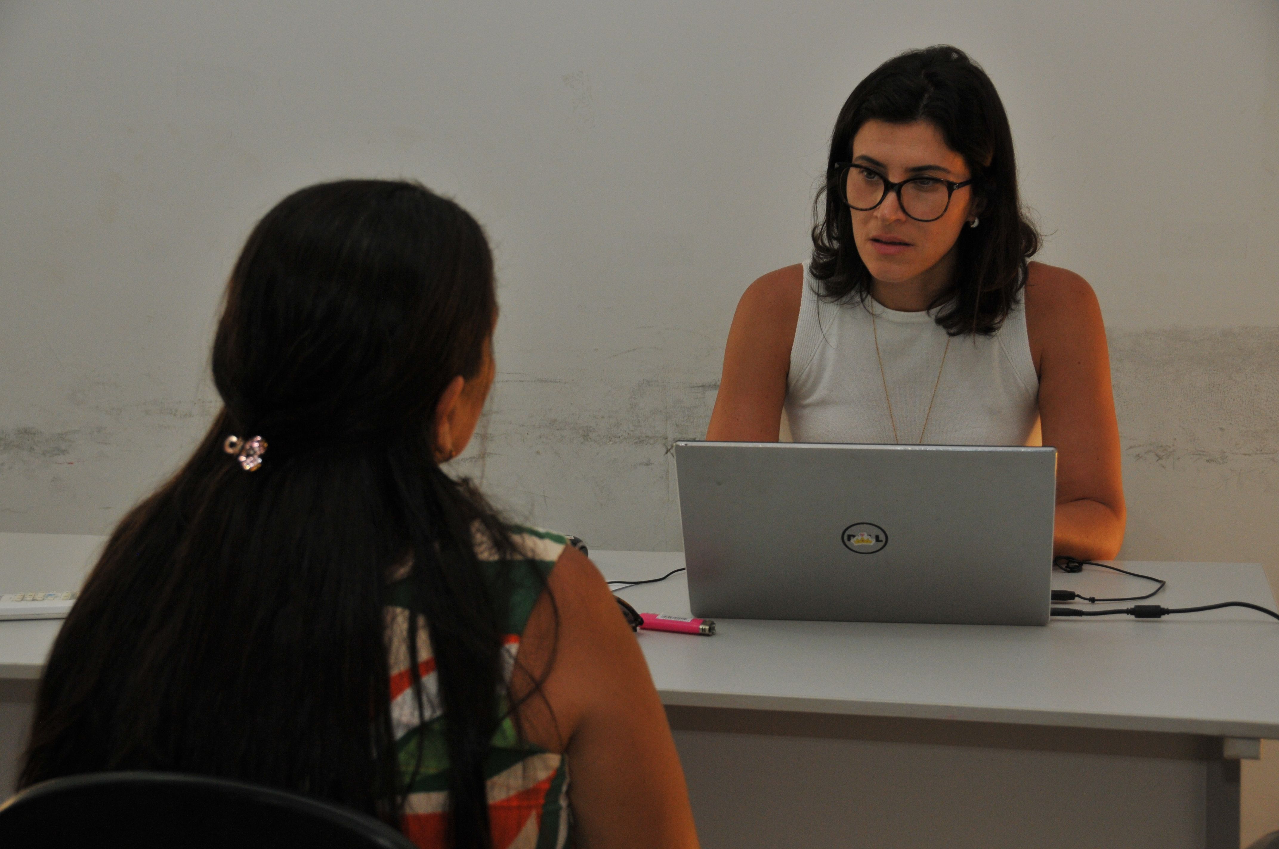 Defensora Pública Fabiana Razera estava entre os membros presentes na ação