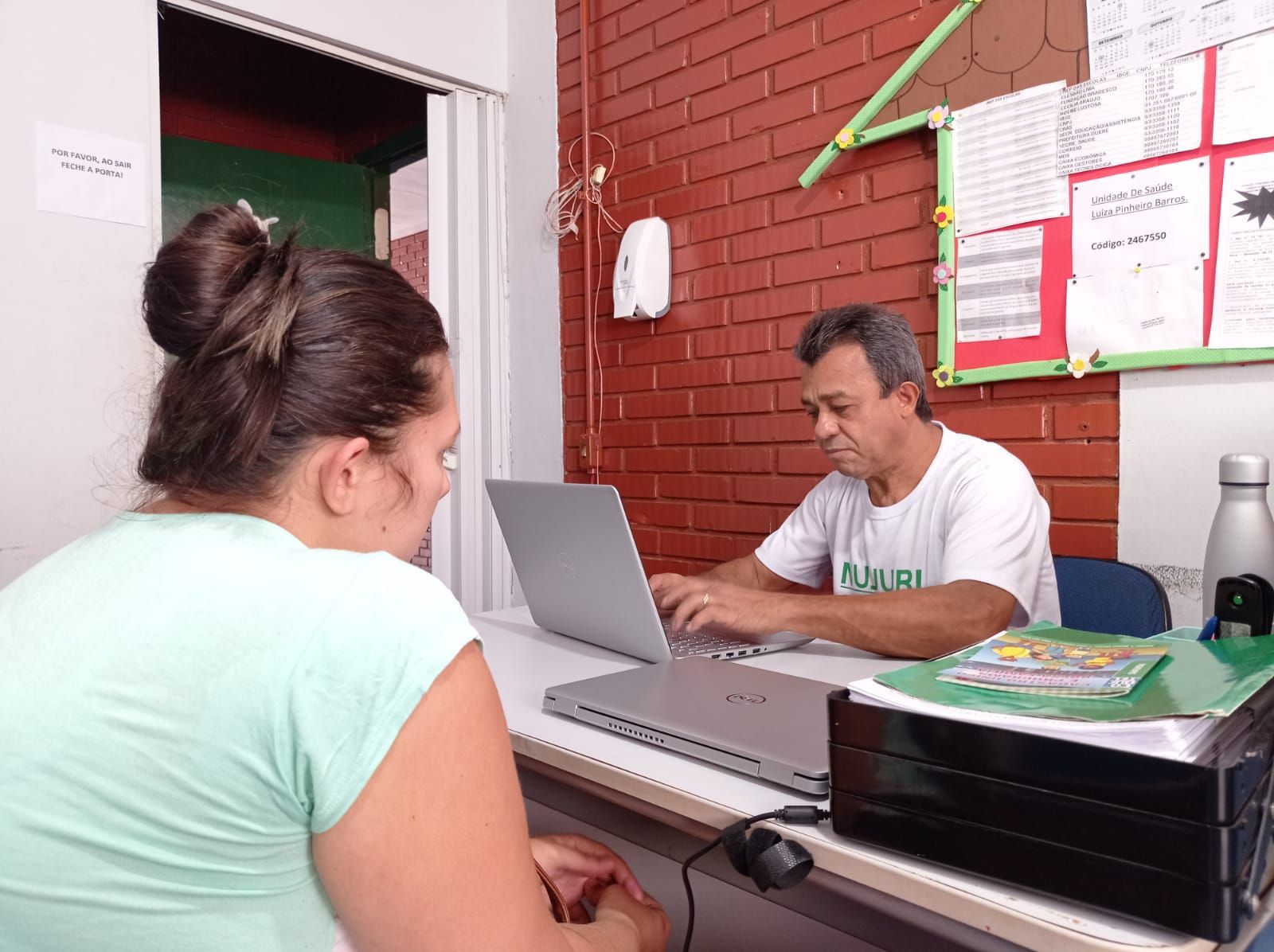 Assistida sendo atendida pela defensor público Kita Maciel