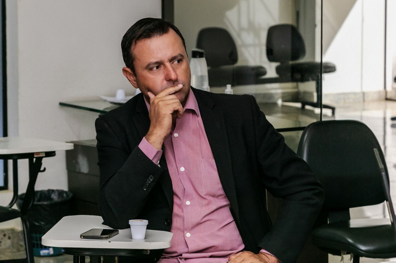 Defensor Público Arthur Pádua participou da reunião