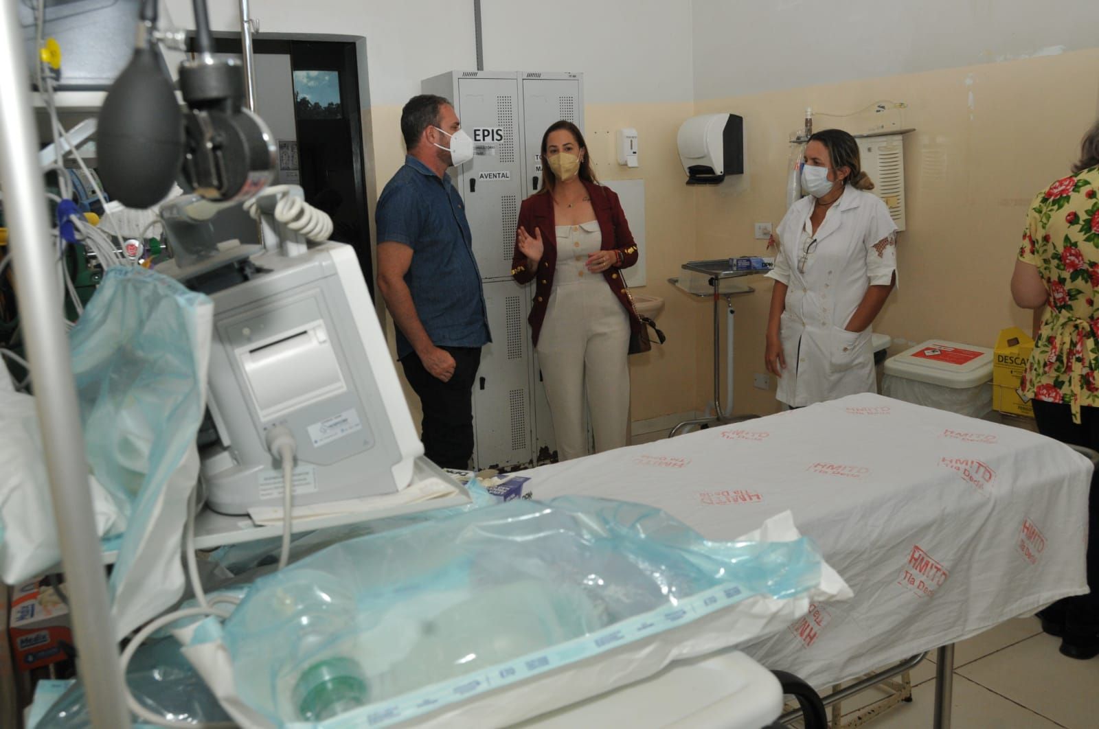 Defensora Pública Elisa Queiroz conversou com servidores que informaram as condições da unidade hospitalar