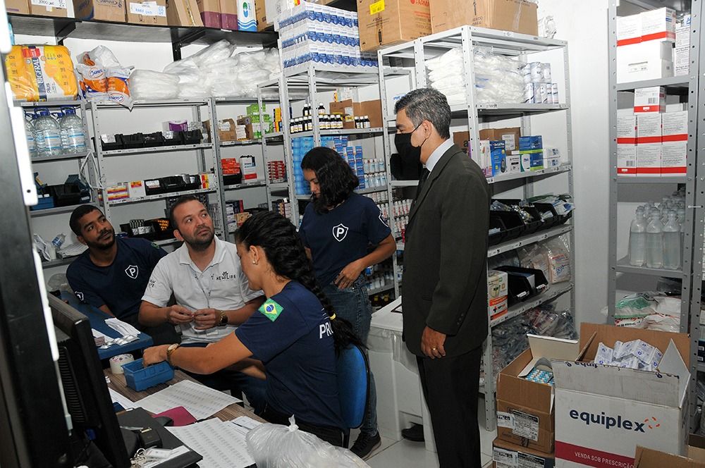 Defensor Freddy Alejandro verificou que estoque dos medicamentos e insumos estão em quantidades adequadas