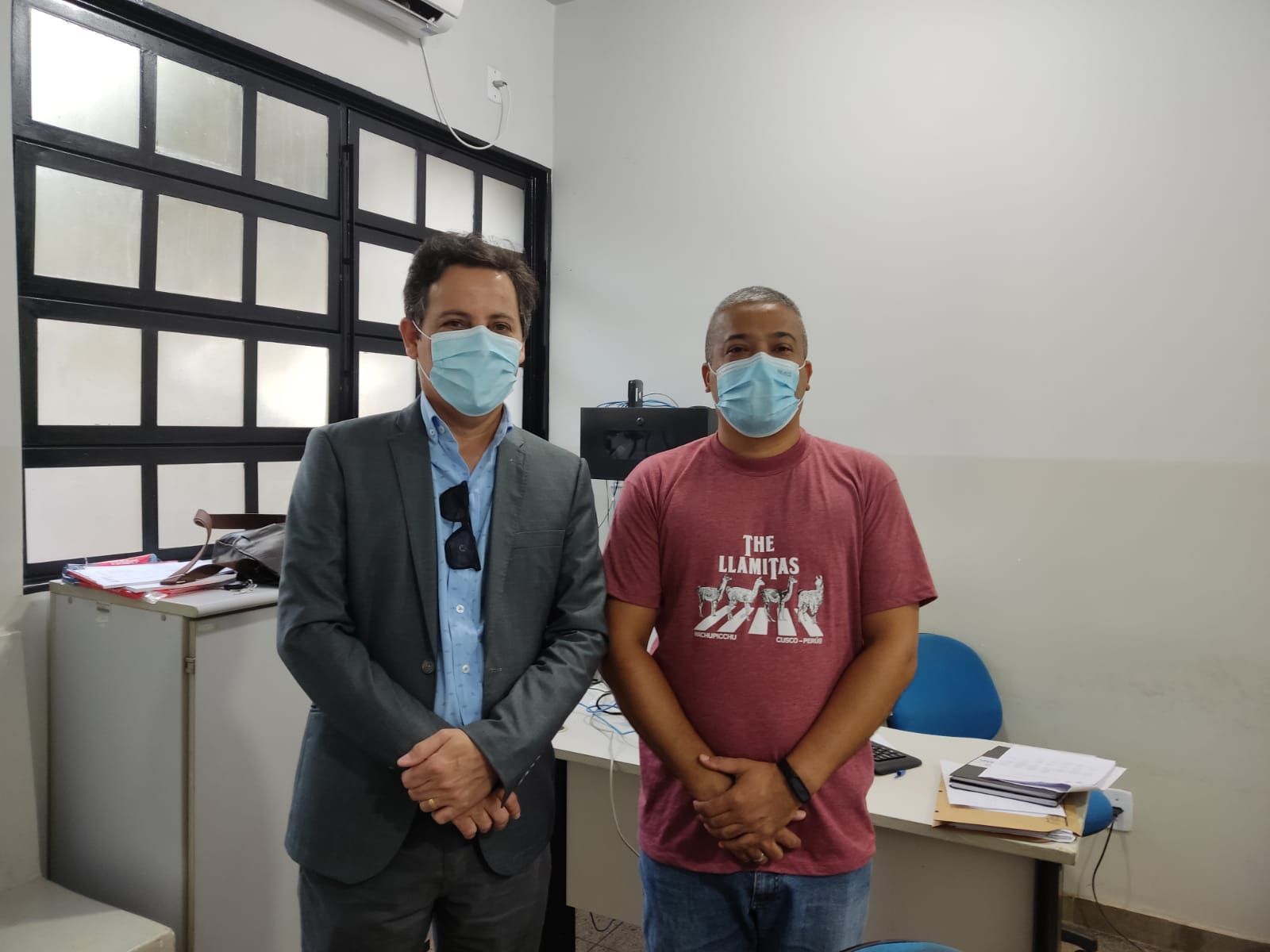 Euler Nunes (E) e o chefe de Núcleo de Medicina Legal, Uilian Passarinho