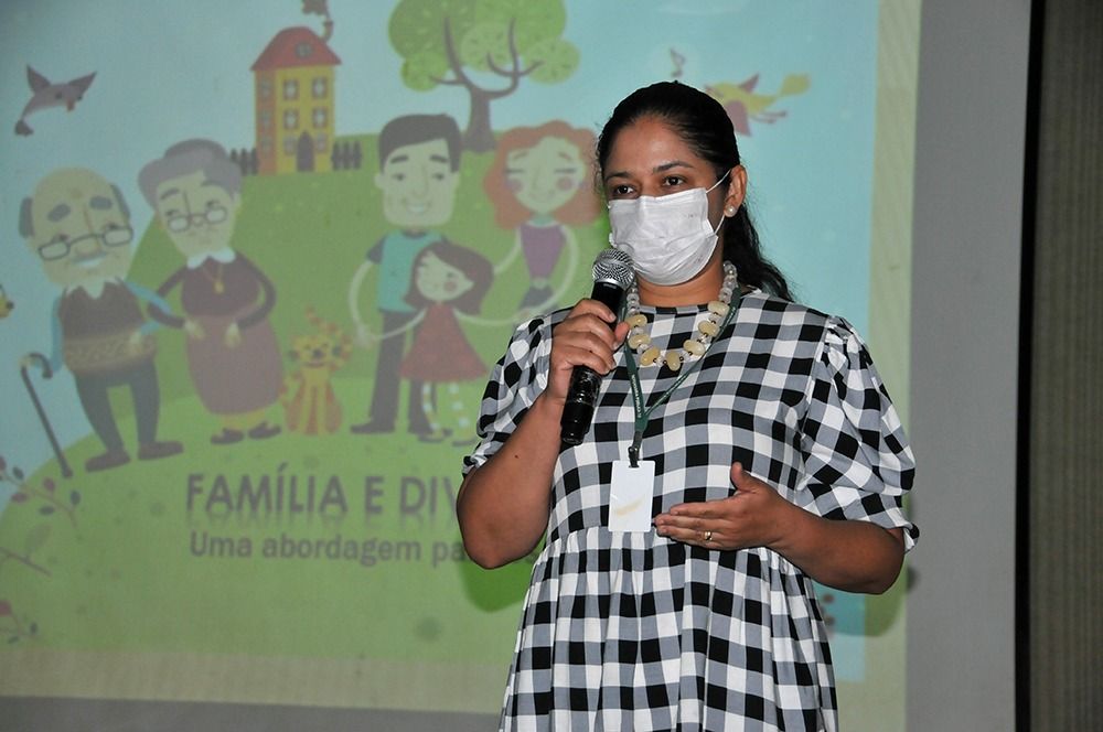 A pedagoga Girlane Cabral abordou pontos que focaram a redução dos possíveis danos que o divórcio pode provocar