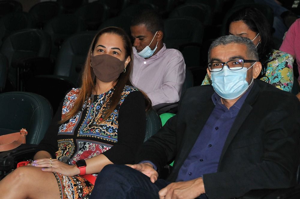 Defensor público Neuton Jardim e a defensora pública Elisa Queiroz participaram do encontro